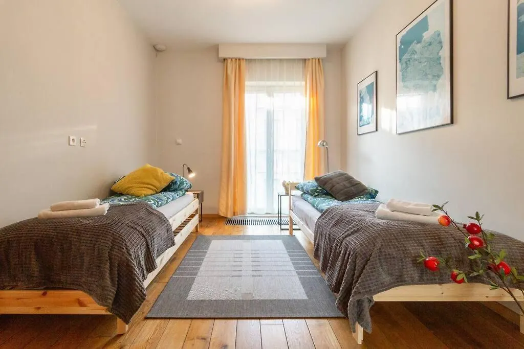 Haven, 2-Bedroom Apartment W/Underground Parking! Krakow