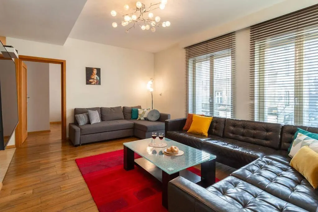 Haven, 2-Bedroom Apartment W/Underground Parking! Krakow