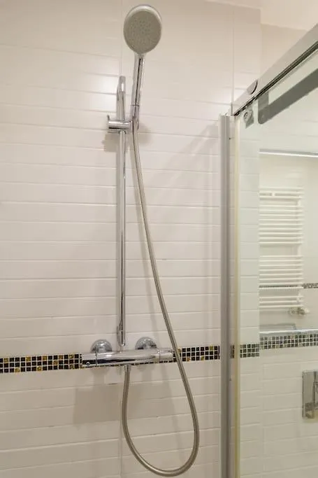 Haven, 2-Bedroom Apartment W/Underground Parking! Krakow